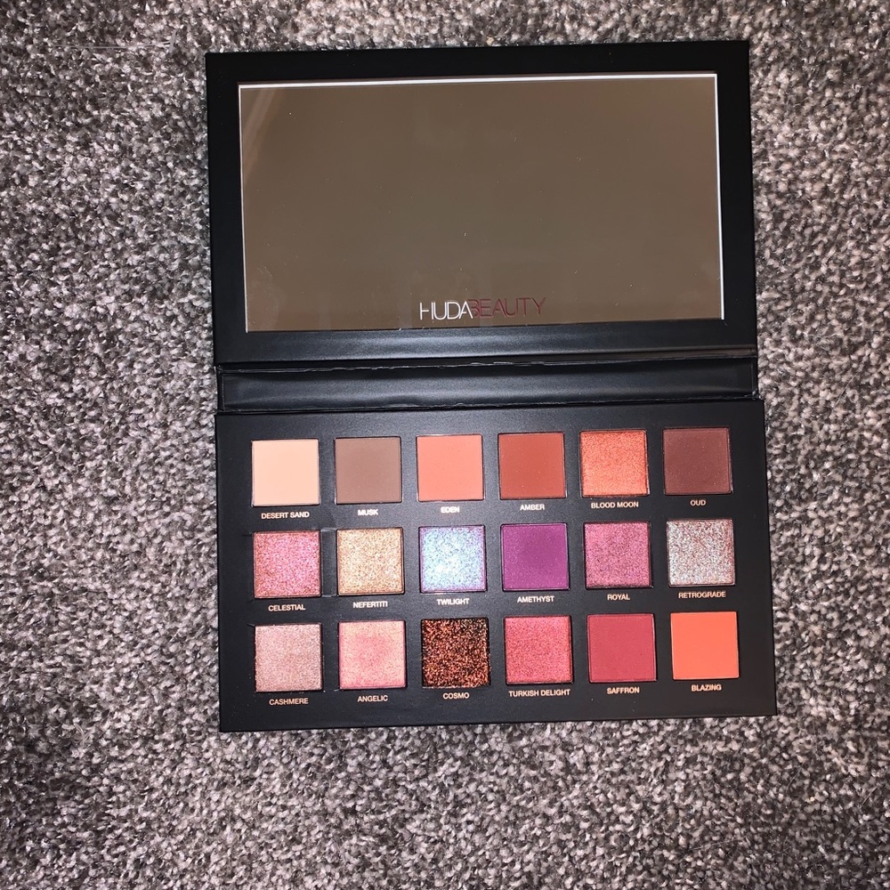 Huda beauty desert dusk eyeshadow Palette - Picture 1 of 3
